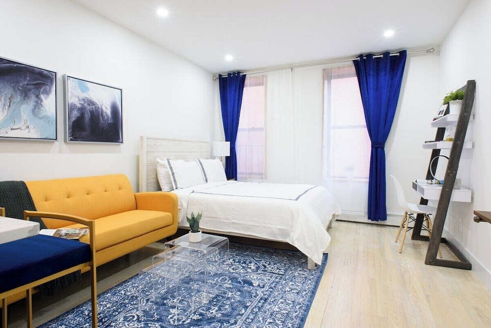 Studio, 1 Queen Bed, Non Smoking, Private Bathroom photo 2