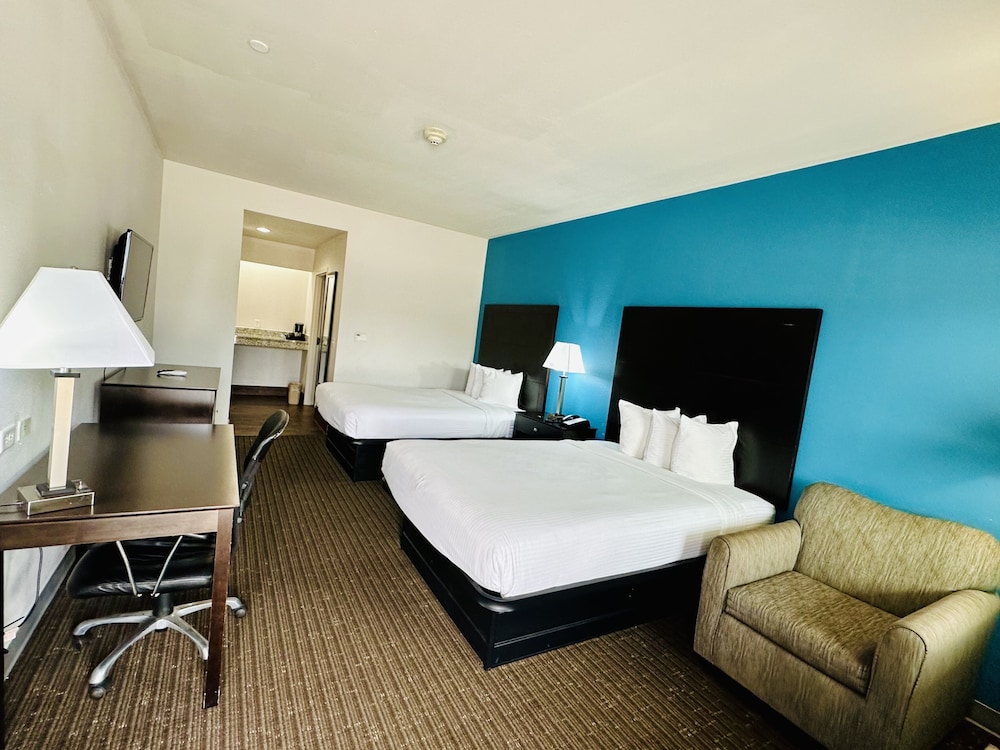 Standard Room, 2 Queen Beds photo 1