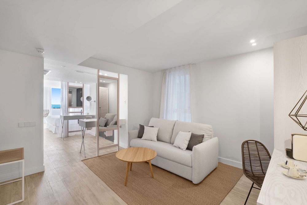 Junior Suite, Hot Tub, Sea View photo 3