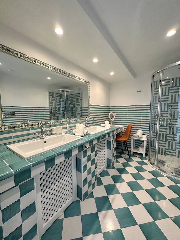 Romantic Suite, 1 King Bed, Hot Tub, Sea View - Photo 7