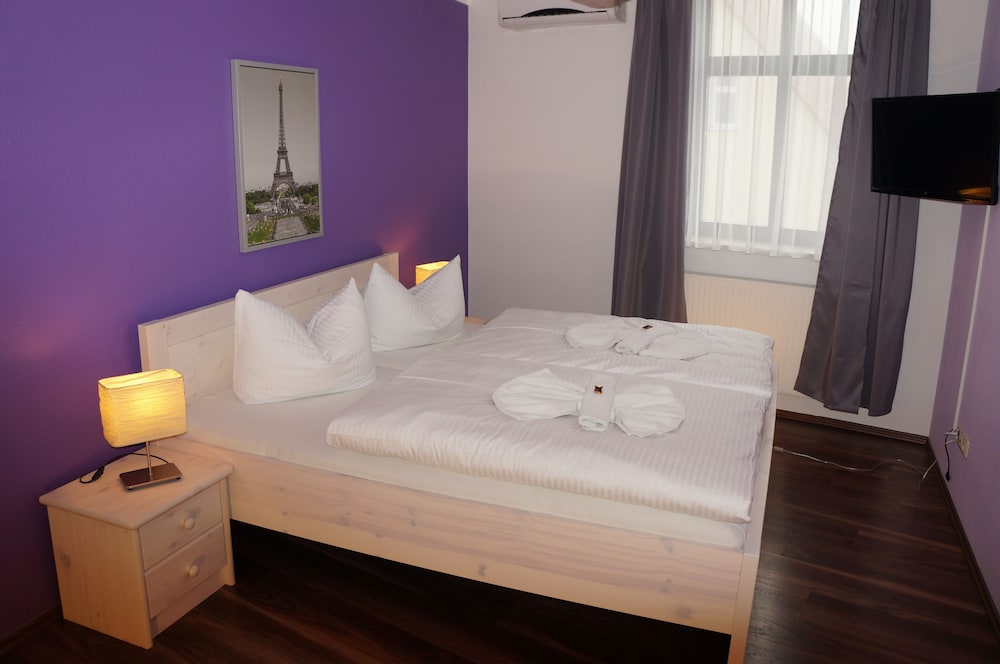 Economy Twin Room - Photo 2
