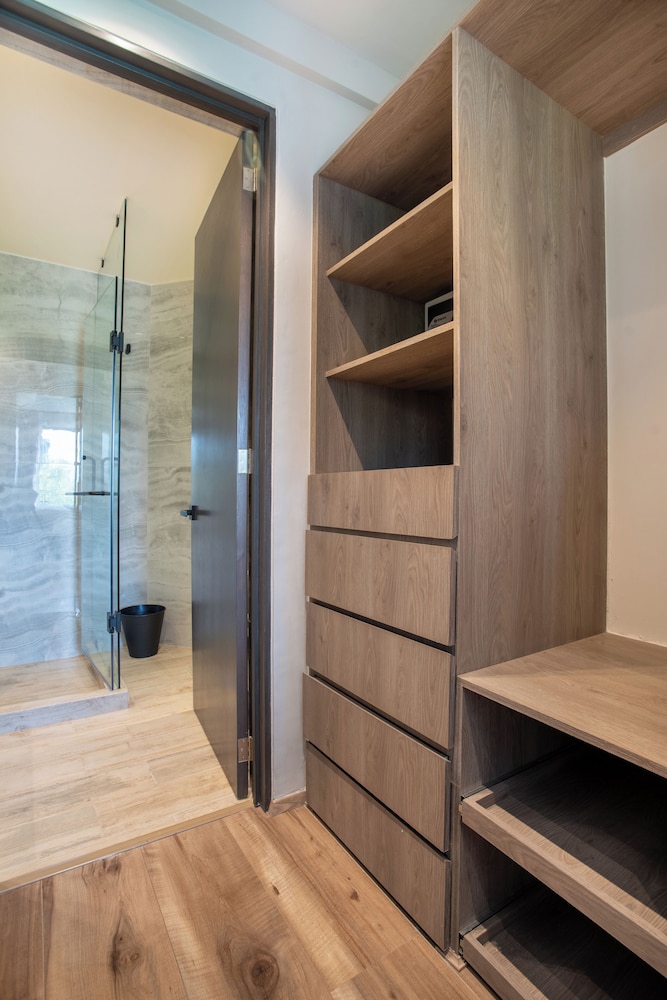 Exclusive Penthouse, 2 Bedrooms, City View, Executive Level photo 2