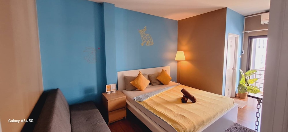 Deluxe Double Room, 1 King Bed, Private Bathroom, Garden View