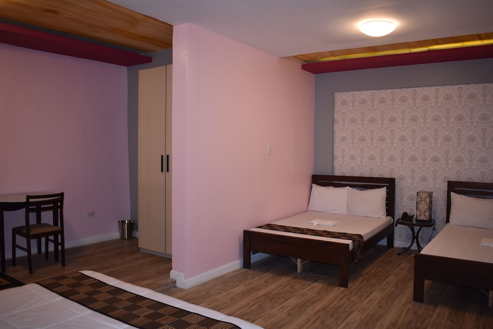 Family Room, 1 Bedroom photo 2