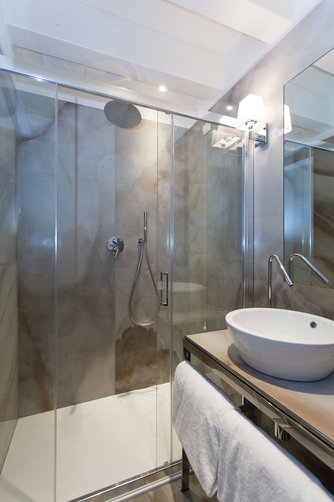 Triple Room (Charming - Internal View) thumbnail 6