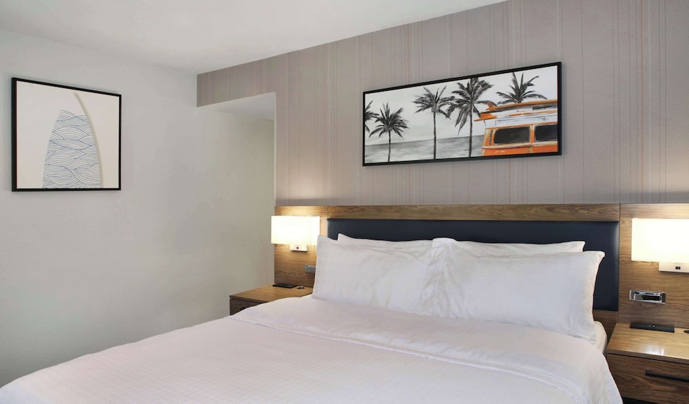 Suite, 1 King Bed (Hearing) - Photo 4