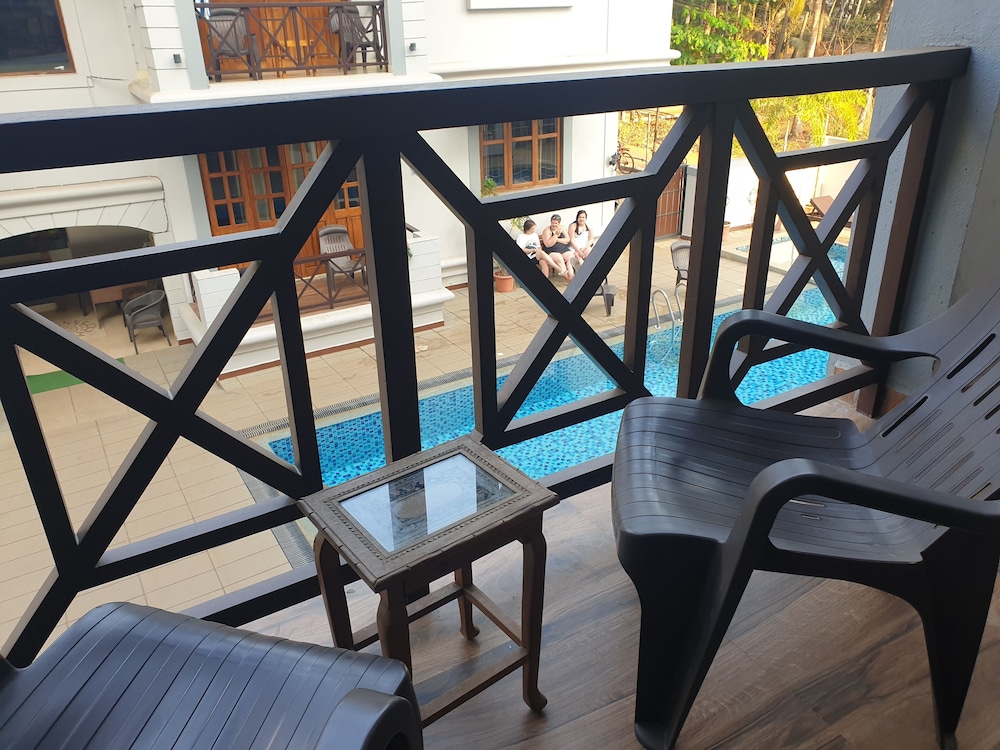 Studio with Pool View photo 1