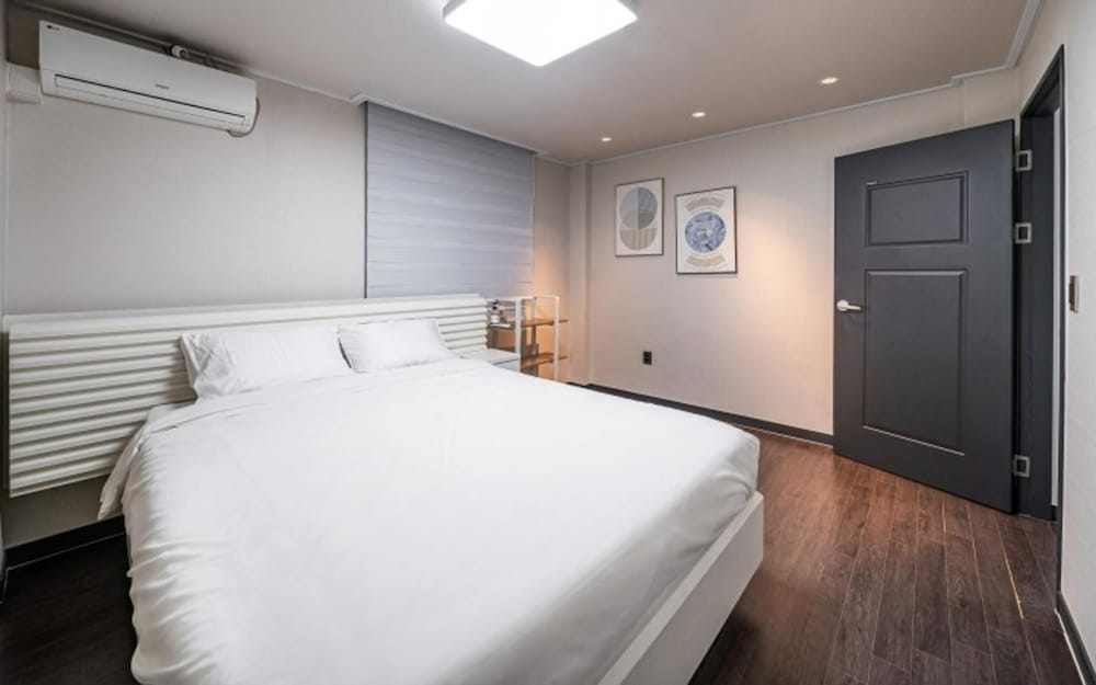 Room (Grand Room (Family Group)) - Photo 7
