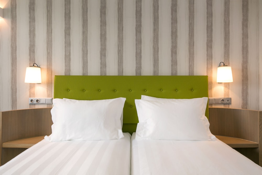 Family Suite, Connecting Rooms thumbnail 5