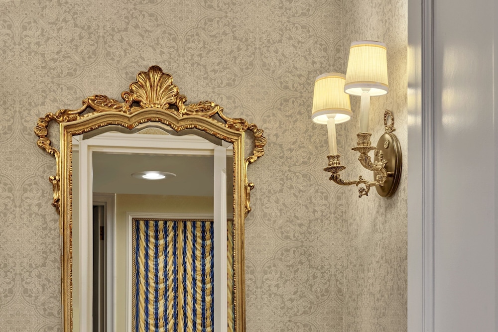 Royal Suite, 1 Bedroom, Corner - Photo 7
