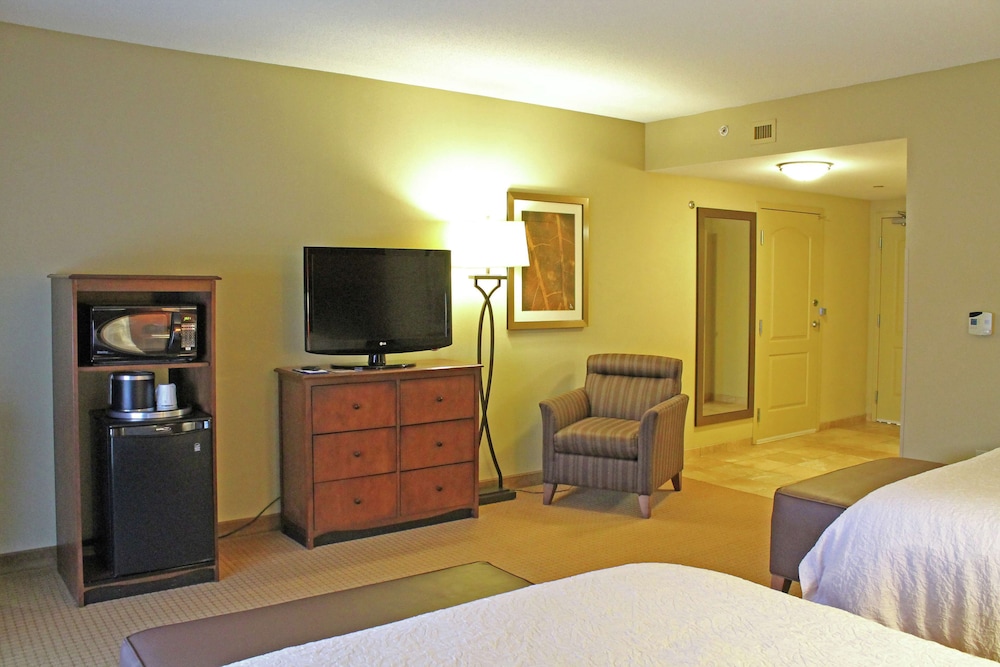 Two Queen Beds, Non-Smoking, Accessible - Photo 4