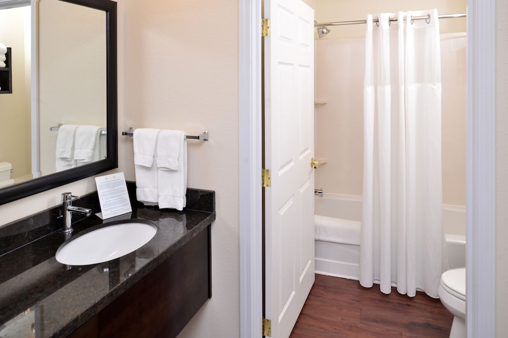Suite, 1 Bedroom, Kitchen (2 Double Beds) - Photo 9