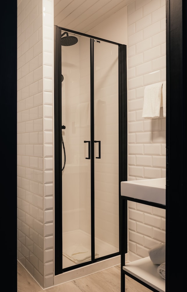 Standard Double or Twin Room photo 3