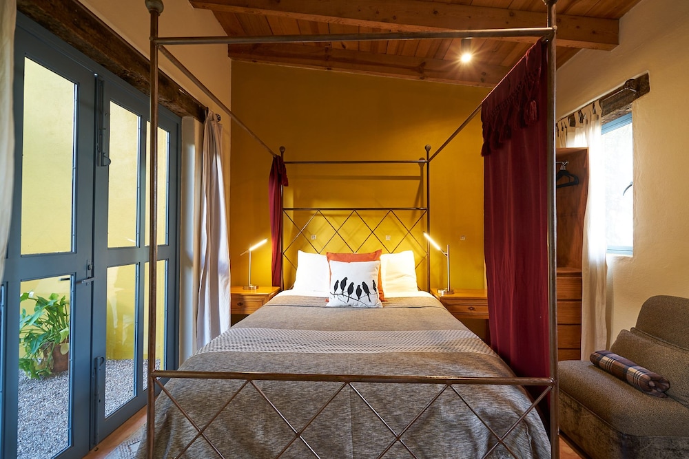Deluxe Villa, 1 Queen Bed, Garden View
