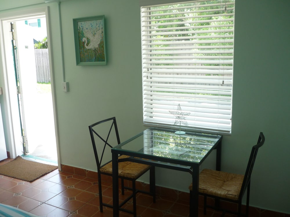 Studio Kitchenette ( Efficiency) 2 Full Beds photo 2