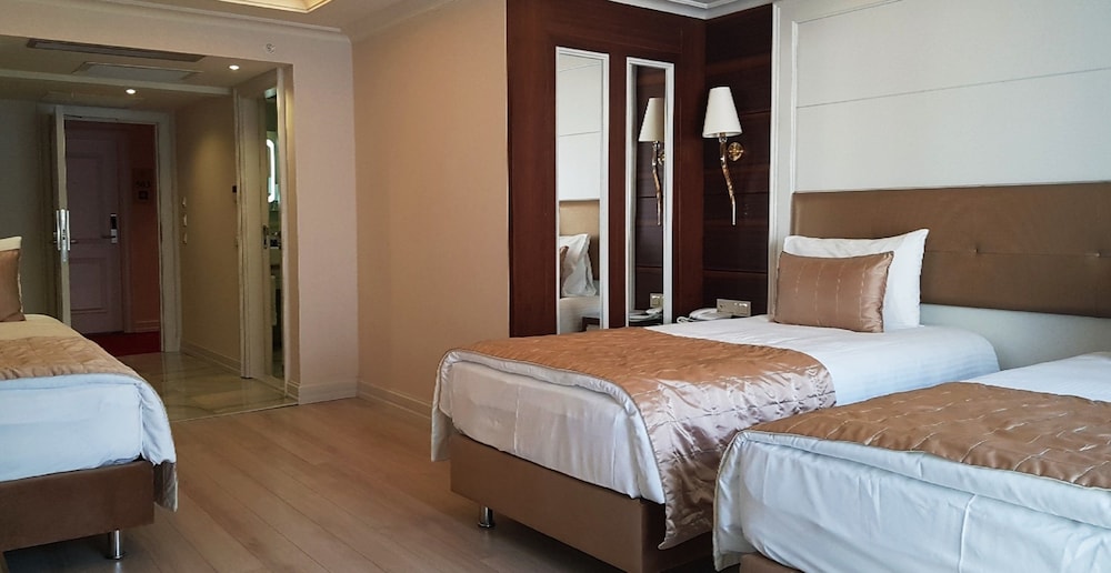 Deluxe Quadruple Room photo 3