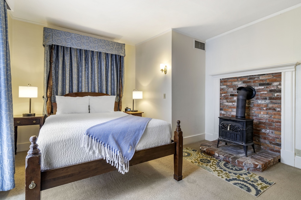 Queen Bed, Jacuzzi, Fireplace, Pet Friendly
