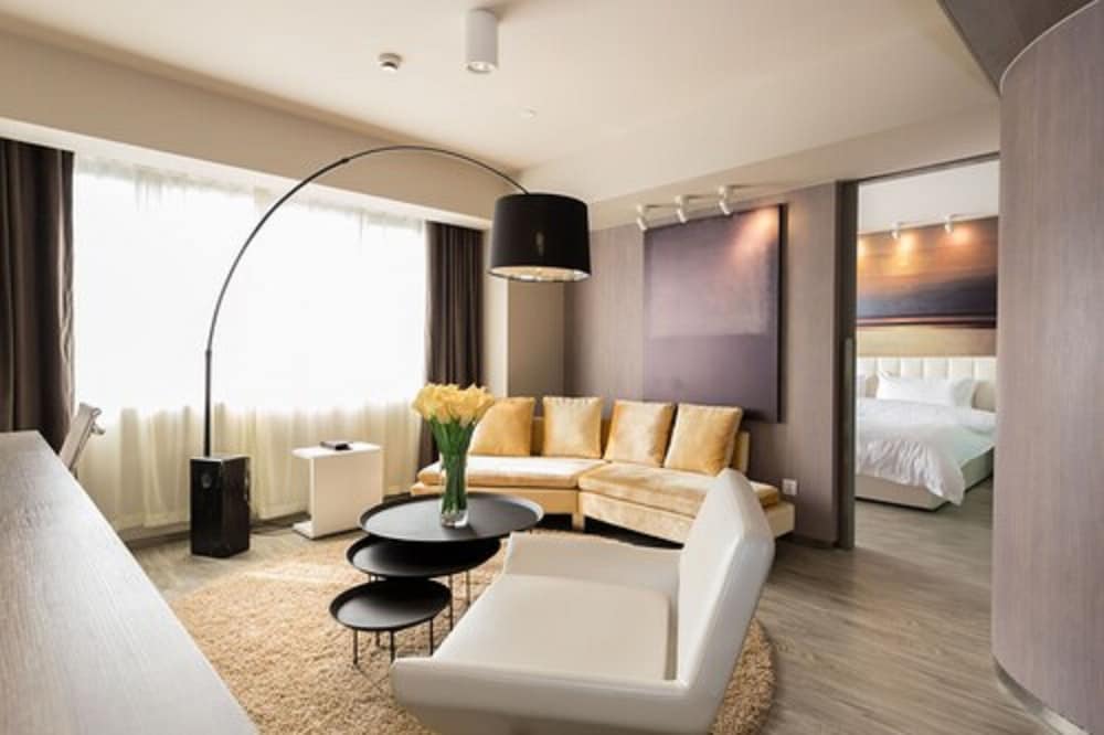 SUSD Ultra Sassy Double Suite