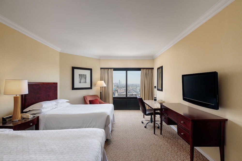 Club Room, 1 King Bed (San Martin) thumbnail 5