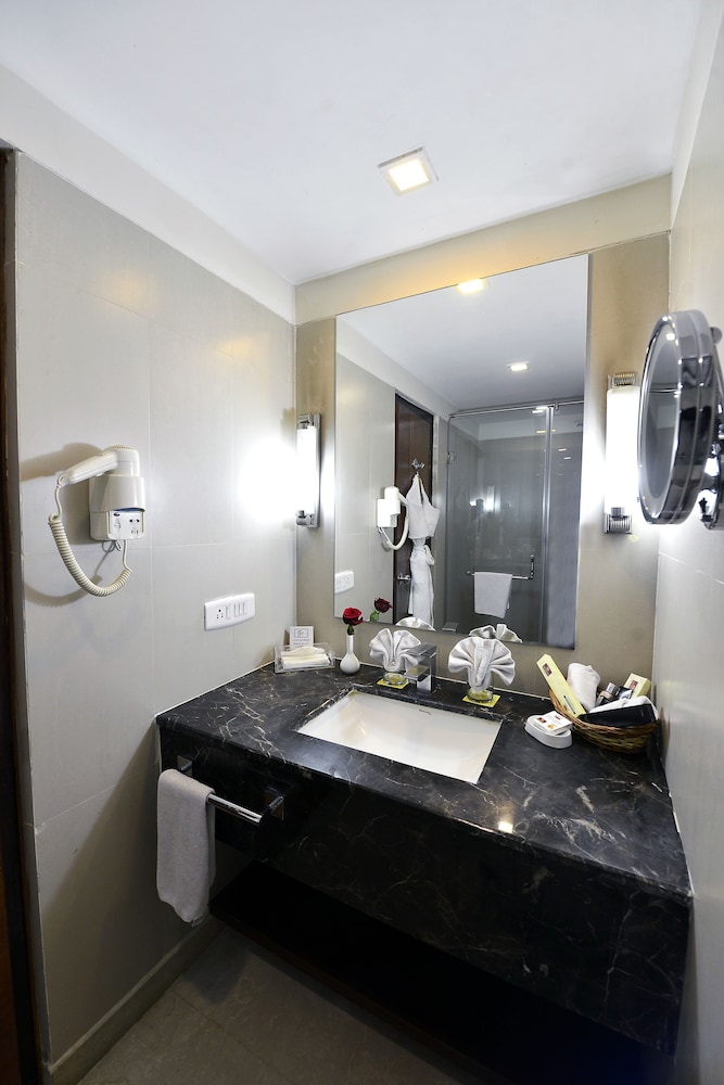 Deluxe Room - Photo 9