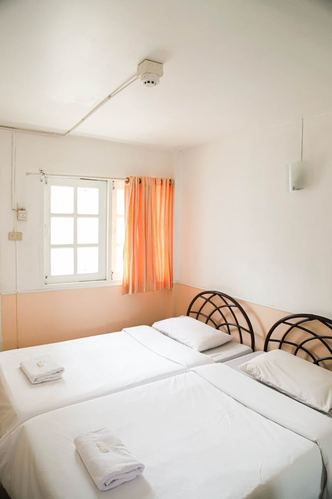Standard Twin Room, Non Smoking photo 3