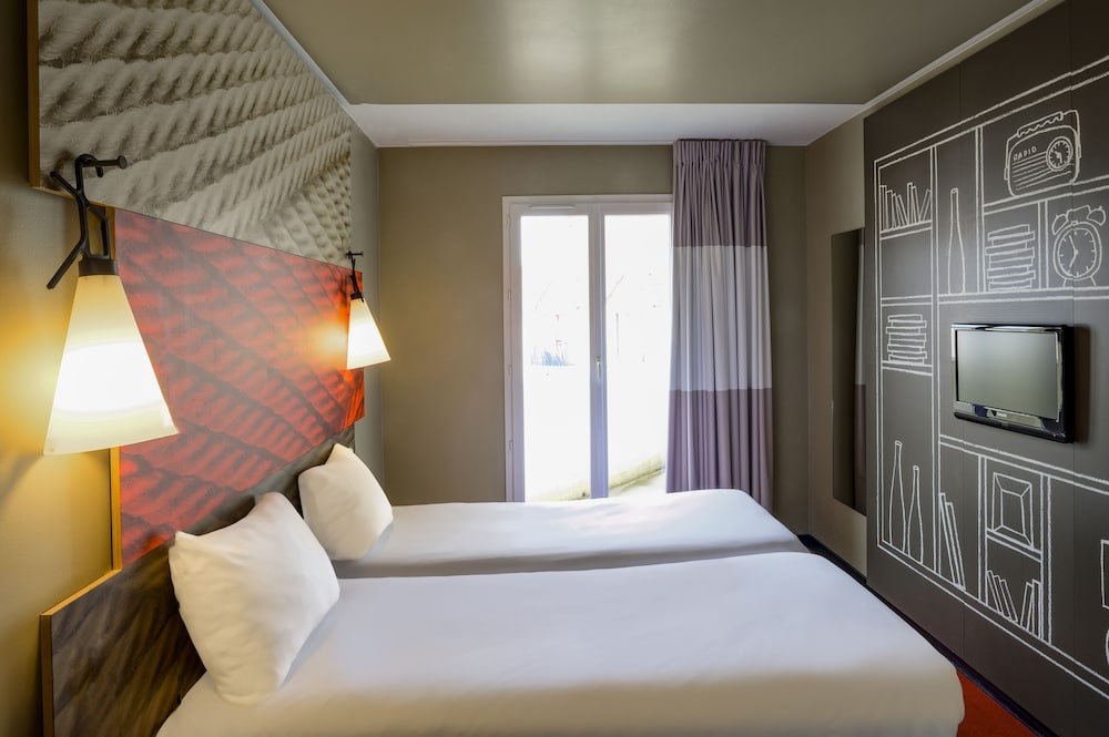 Standard Room, 2 Twin Beds - Photo 8