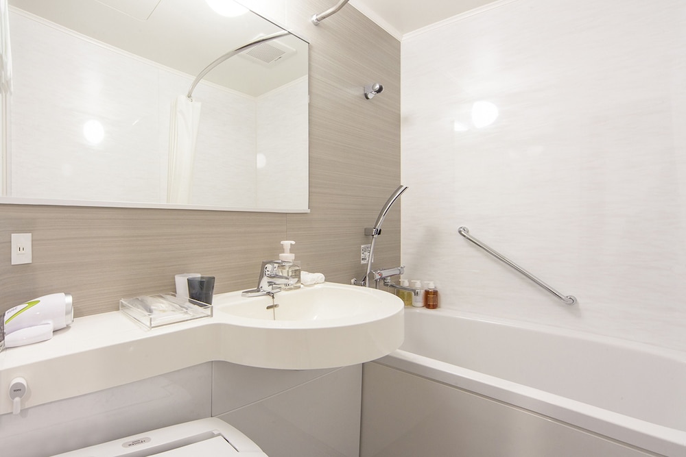 South Roof Double Room, Non Smoking -  ages 13+ only, no group booking of more than 2 rooms photo 3