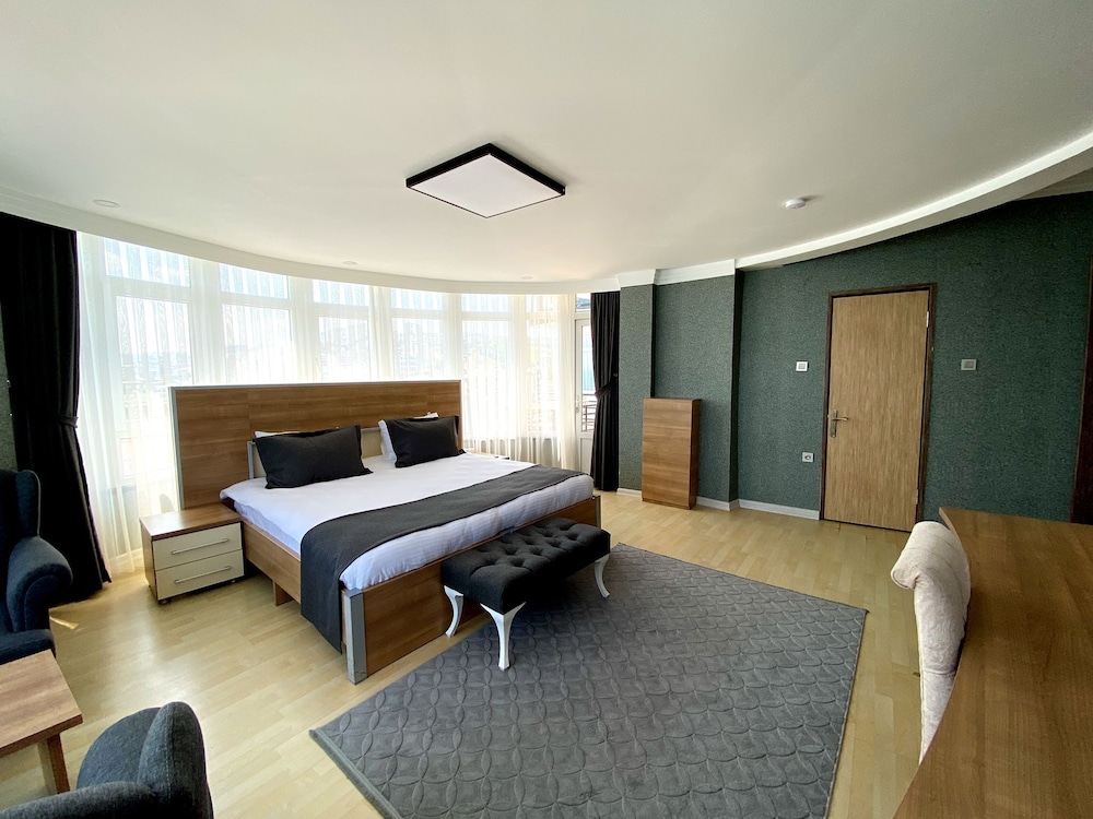 Suite Room - Photo 2