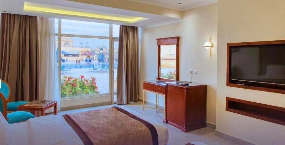 Basic Room, 2 Bedrooms, Pool View photo 1