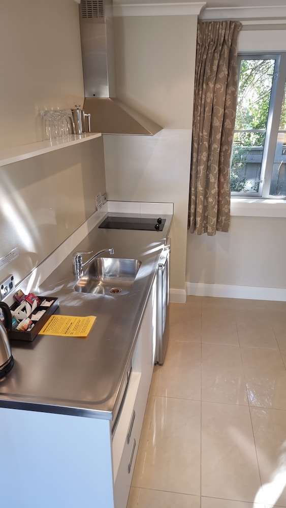 Executive Suite, 1 Queen Bed, Non Smoking photo 3
