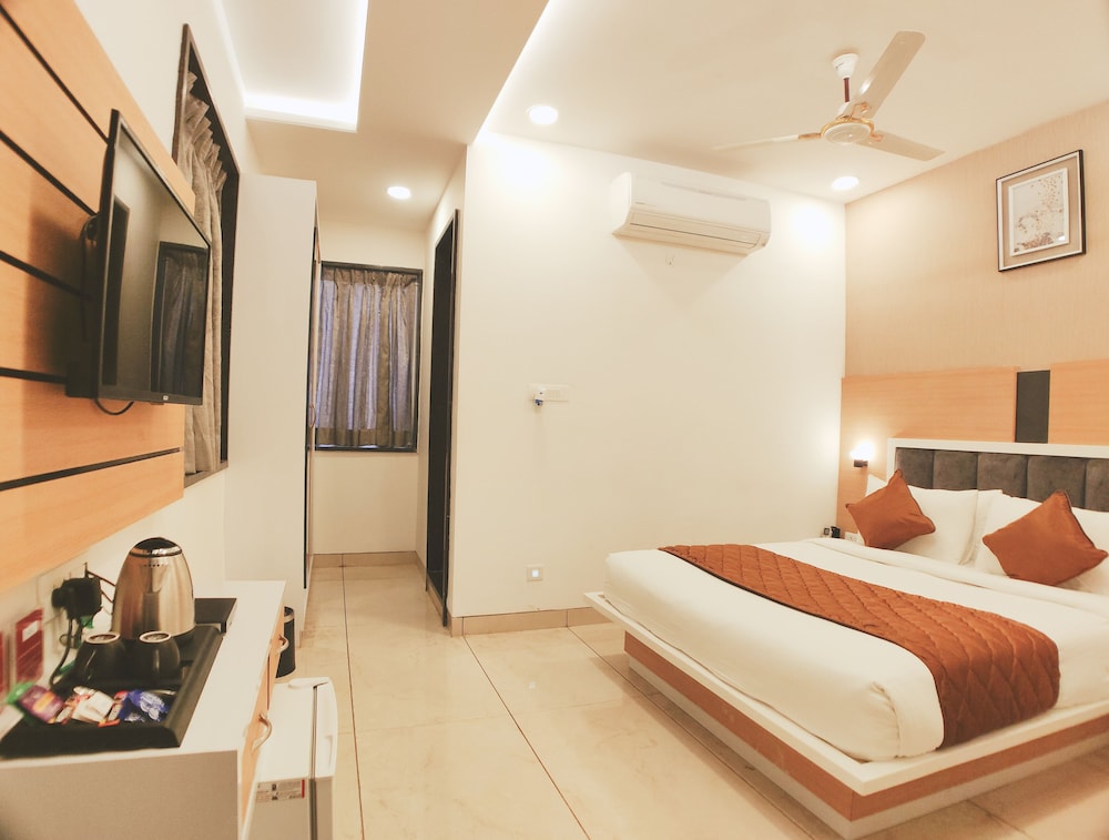 Deluxe Room - Photo 6