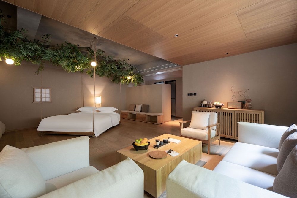 Luxury Twin Room, Hill View