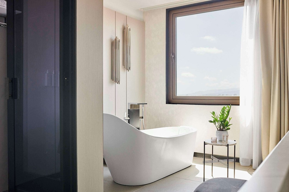 Grand Suite, 1 Bedroom thumbnail 5