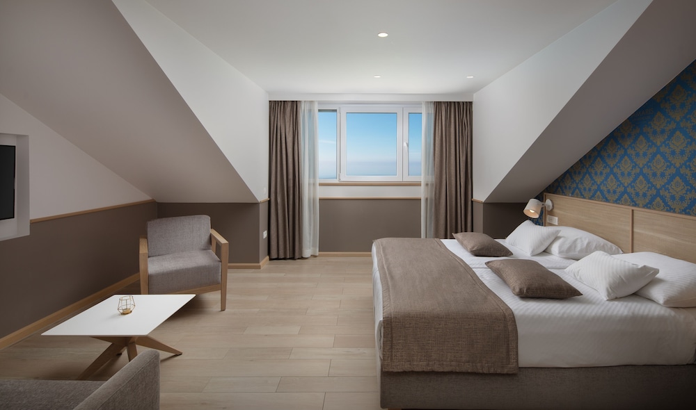 Double or Twin Room, Sea View (attic)