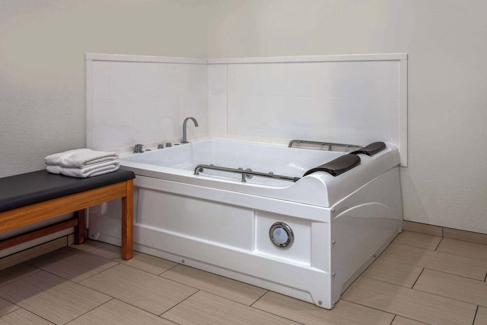 Suite, 1 King Bed with Sofa bed, Kitchenette (Jetted Tub, 2 TVs) - Photo 2