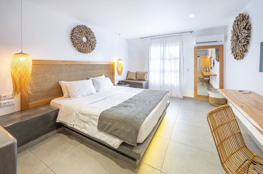 Junior Suite with sharing pool - Photo 1