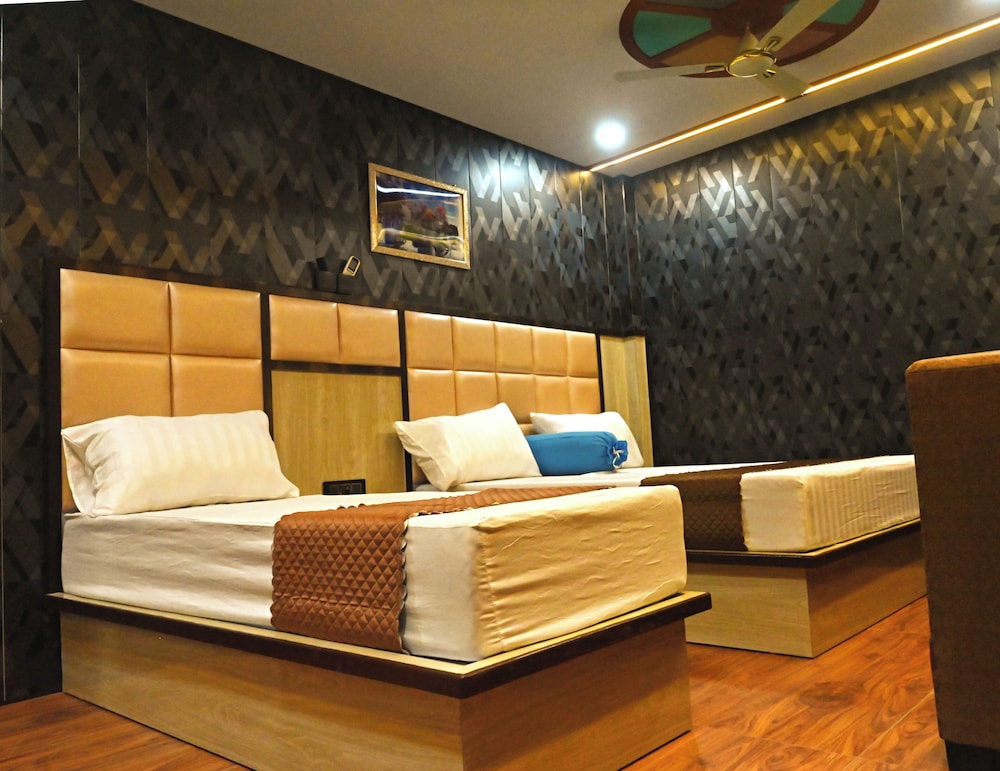 Suite - Photo 1