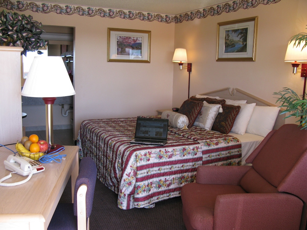Standard Room, 1 King Bed photo 1