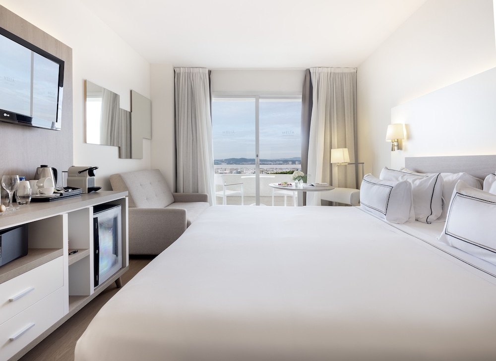 Premium Room, Sea View (2 Adults + 1 Child) - Photo 4