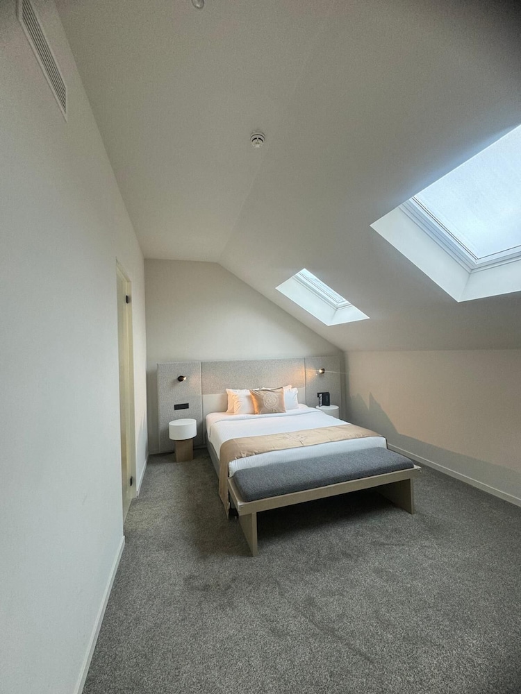 Attic Room photo 3