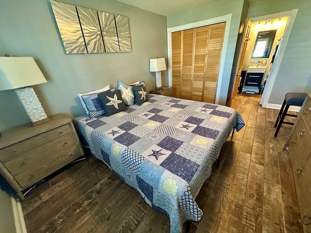 Condo, 2 Bedrooms photo 3