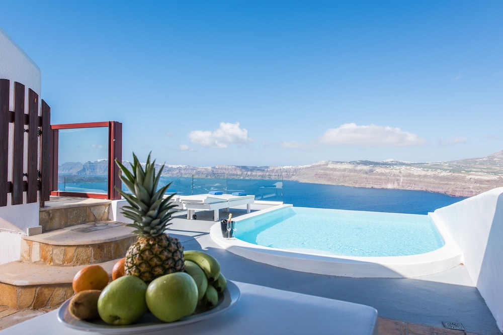 Junior Suite, Private Pool (Cliffside & Caldera View) - Photo 17