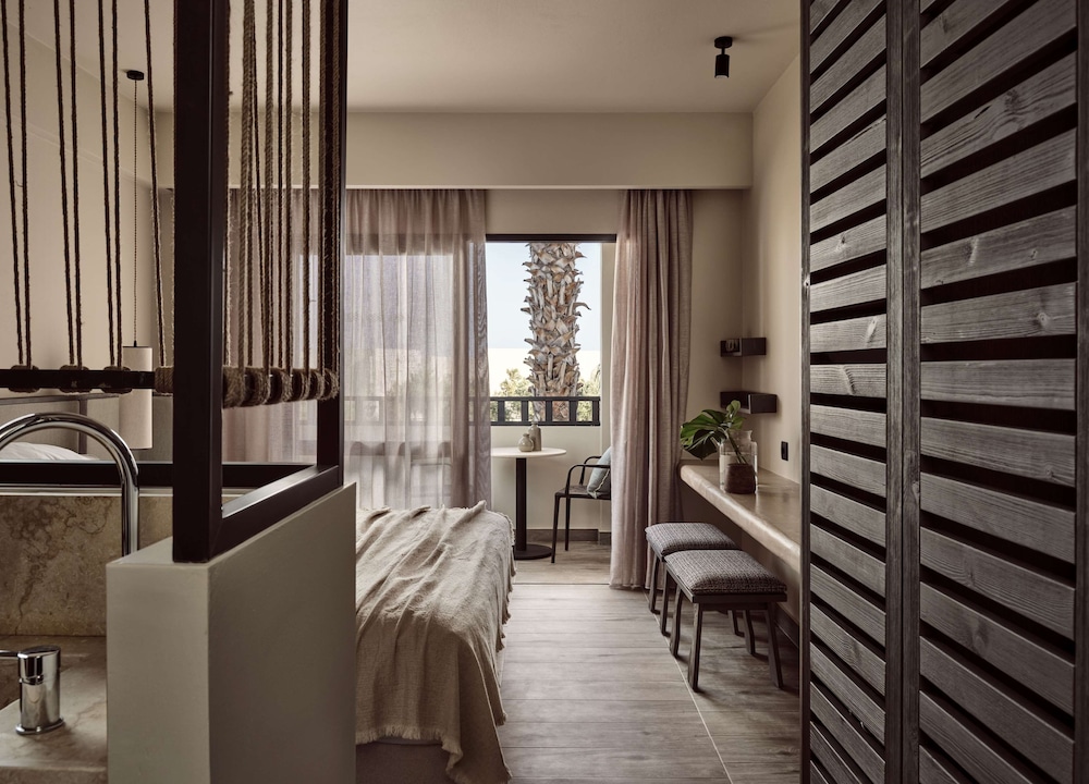 Aterre Retreat Room with Balcony photo 2