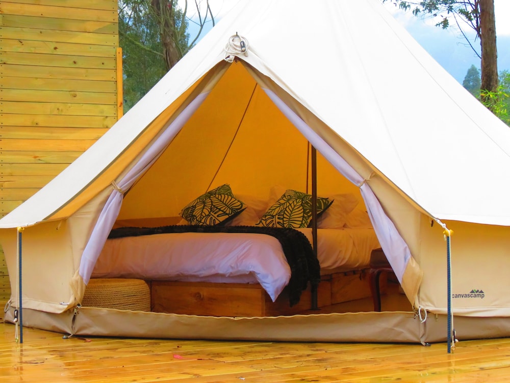 Standard Tent, Multiple Beds photo 2