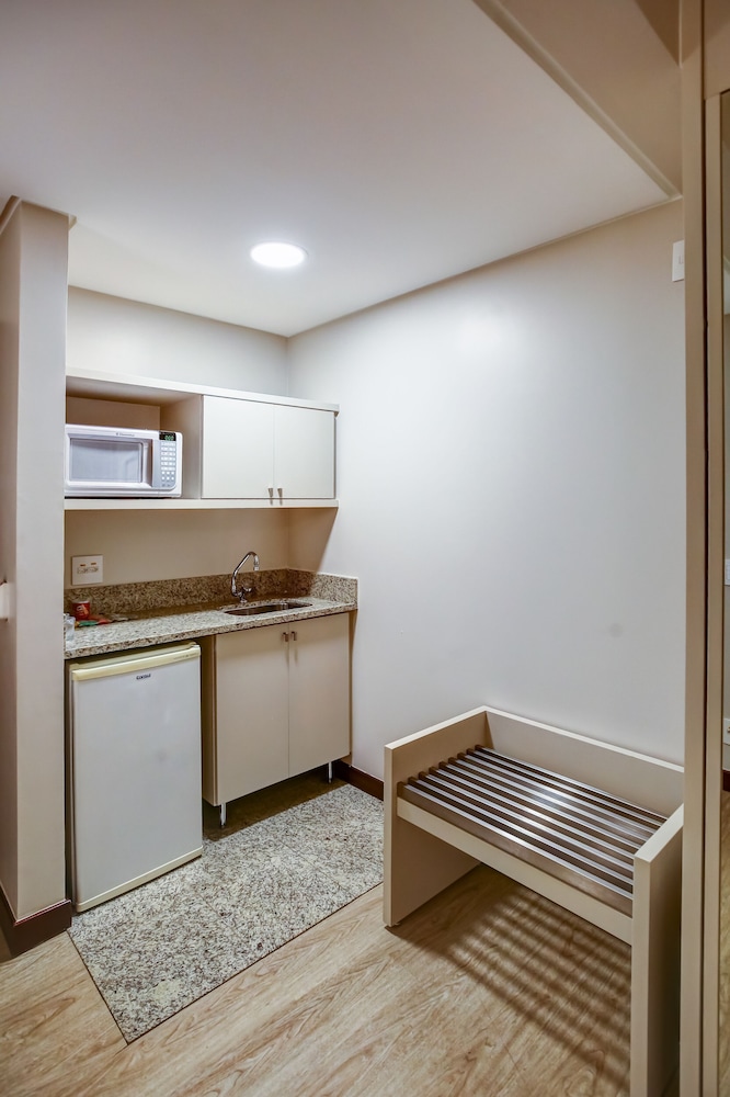 Business Suite, 1 Queen Bed, Non Smoking - Photo 8