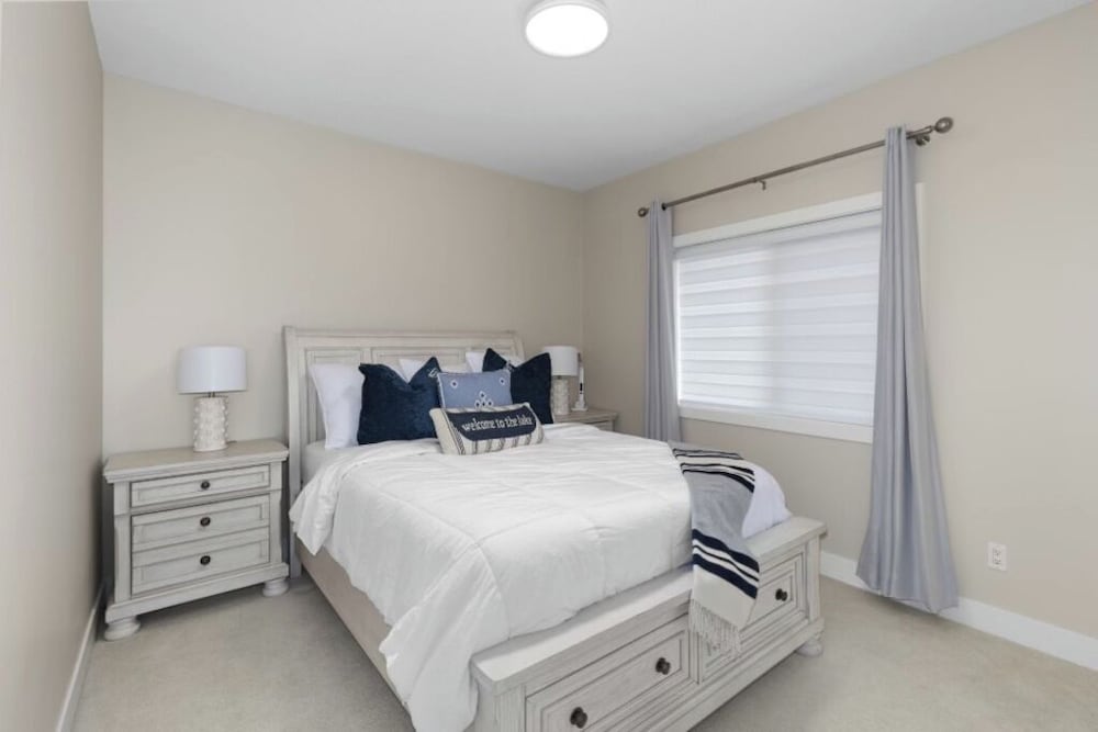Deluxe Room, 1 Queen Bed, Non Smoking, Air conditioning