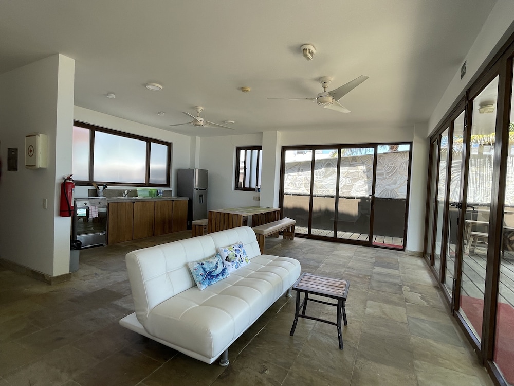 Luxury Apartment, 2 Bedrooms, Beach View, Beachside photo 2