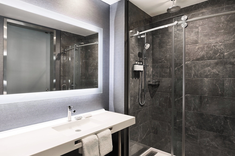 Room, 2 Queen Beds (Mobility Accessible, Tub) - Photo 3