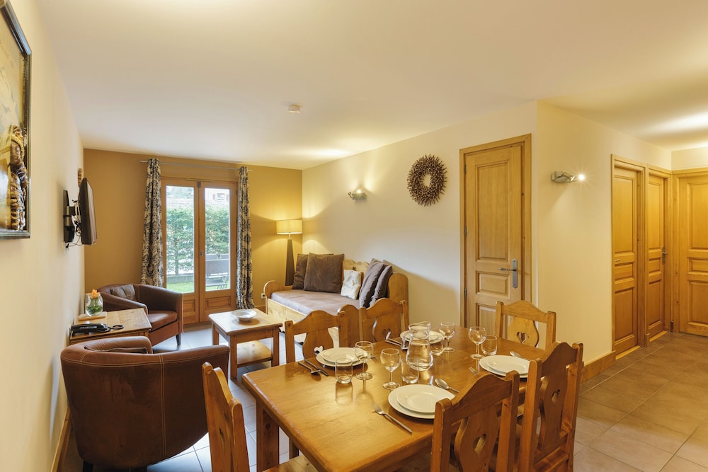 Family Apartment, Multiple Bedrooms (Vallorcine Balme 01 Ski In Ski Out) Family Apartment, Multiple Bedrooms (Vallorcine Balme 01 Ski In Ski Out)