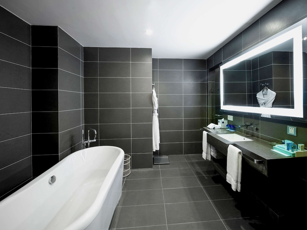Premier King Room - Photo 10